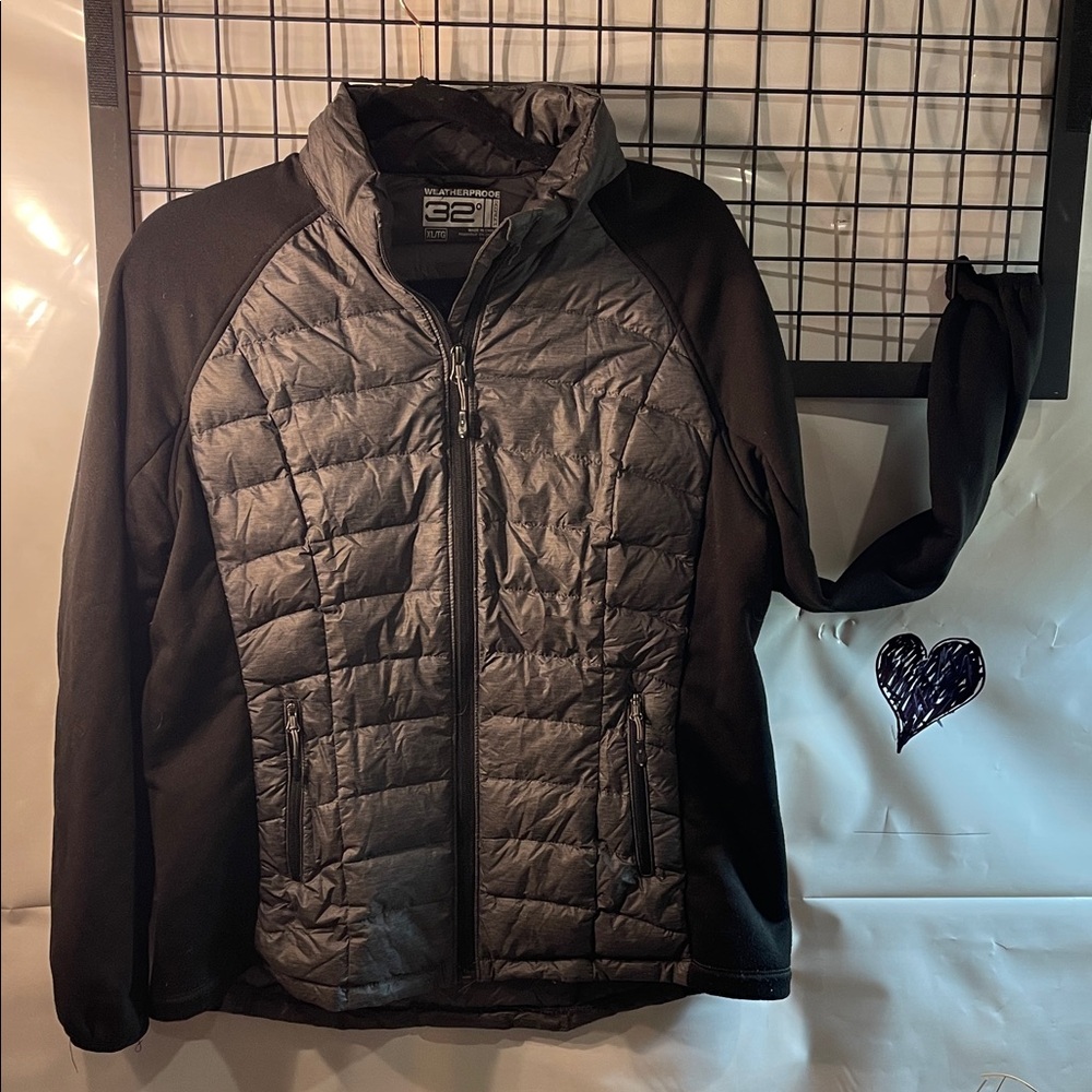 32 Degrees Women's Black and Silver Puffer Jacket